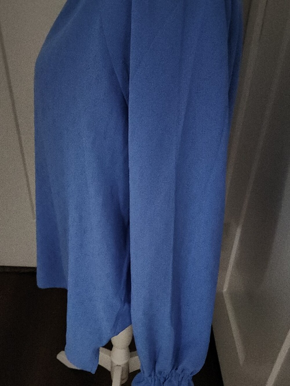NWT Jessica Simpson Royal Blue Gathered-Shoulder Long Sleeve Blouse - Picture 3 of 6